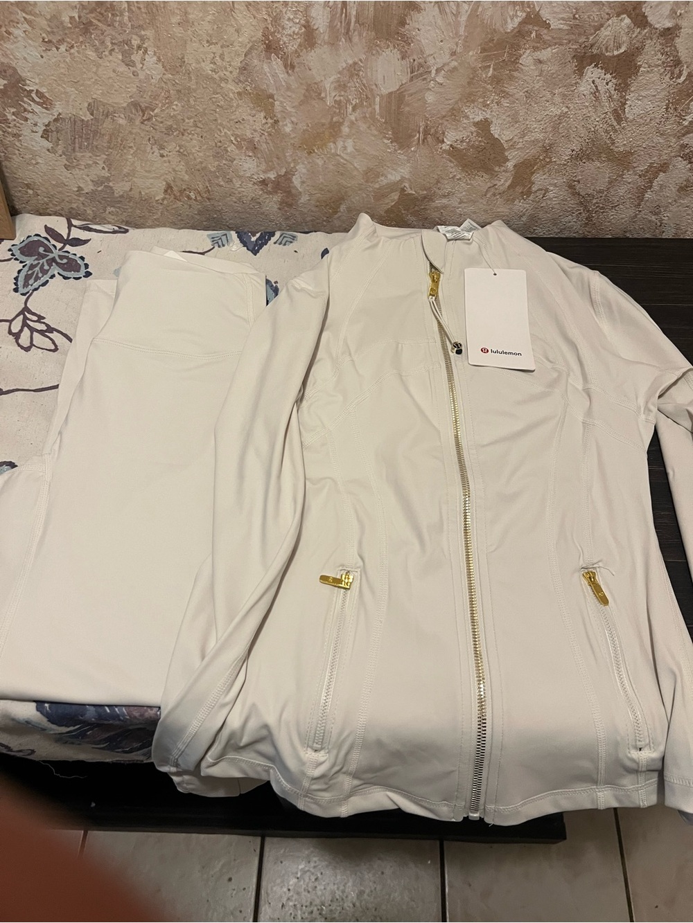 lululemon athletica Women's Cream Zip Front Performance Jacket - Picture 2 of 3